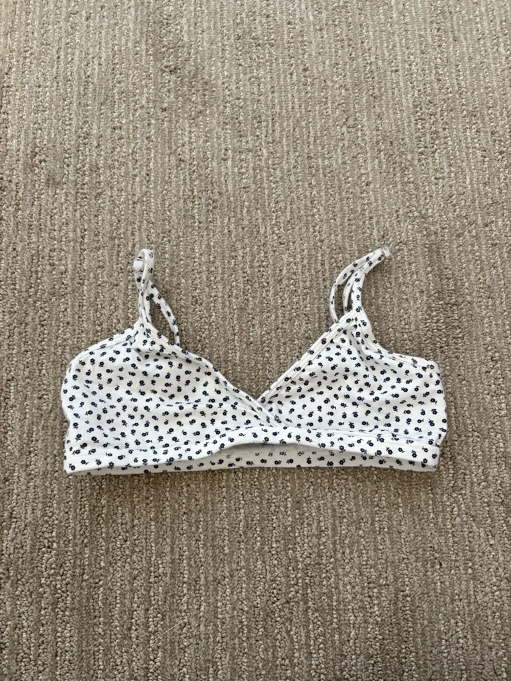 BRANDY MELVILLE - White Floral Bralette